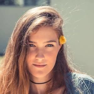 Meet your Posher, Larissa